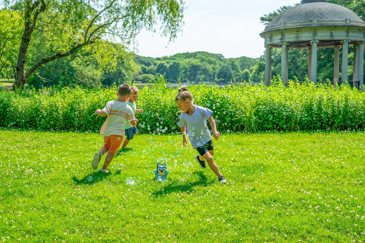 Little Kid Inc.  No Spill Musical Bubble Machine