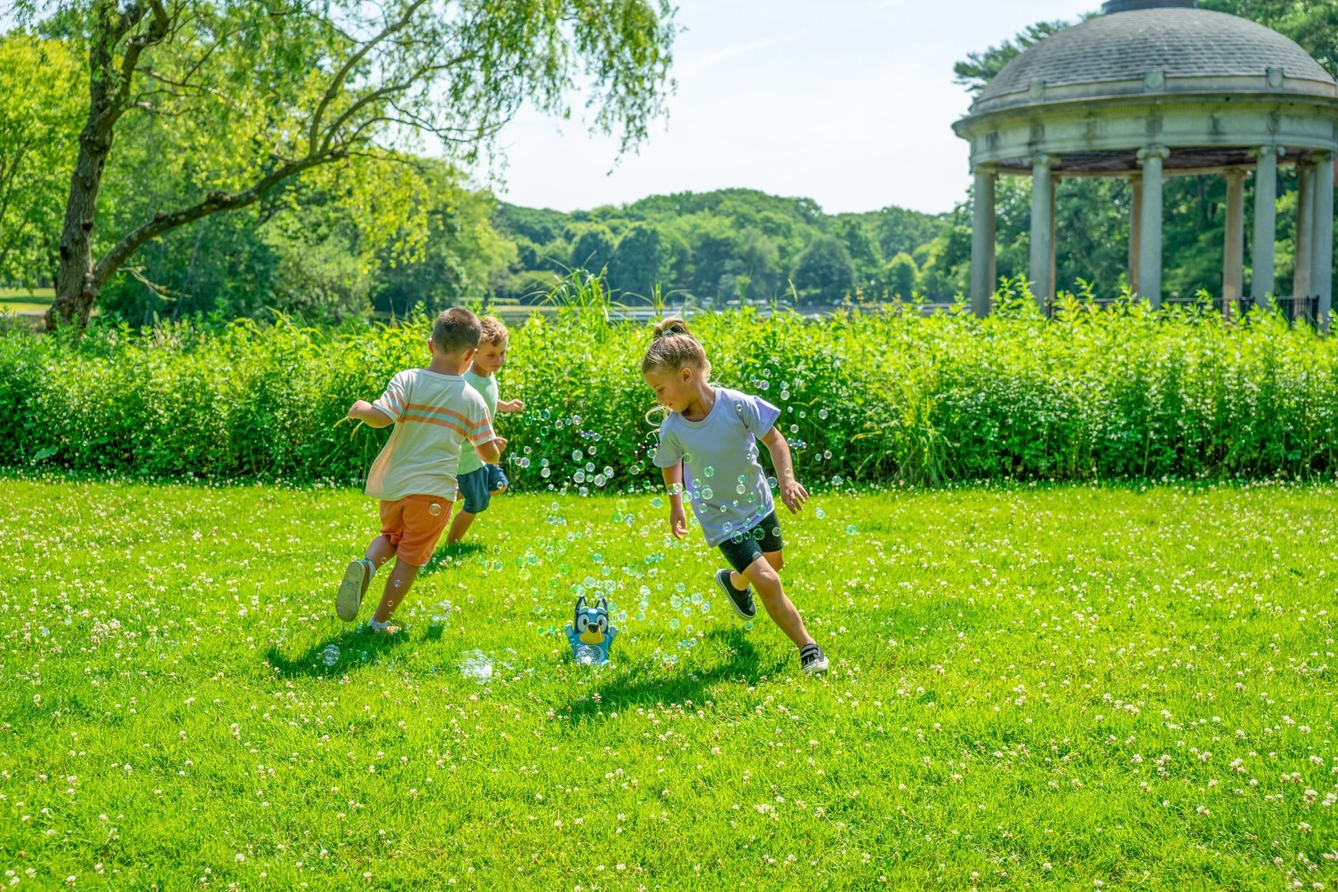 Little Kid Inc.  No Spill Musical Bubble Machine