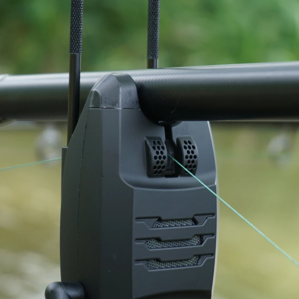 Hirisi 1+4 Carp Fishing Alarm Set Sounds and LED Alarming Wireless Fishing Bite Indicator Electronic with Snag Ear Bar B1228